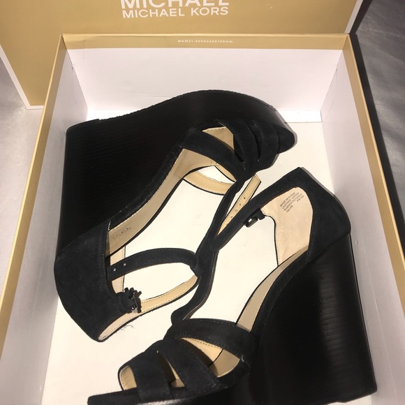 Michael Kors Shoes - Michael kors 👠 size 7